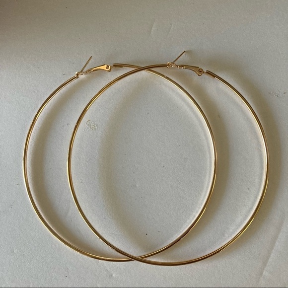 NWT Trendy Extra Large Gold Tone Hoops Earrings 7cm - Picture 5 of 6